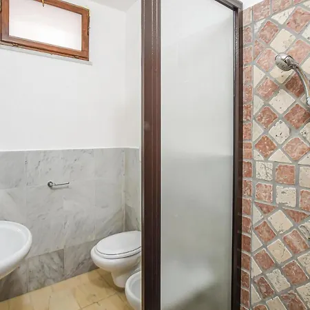 7 Bedroom Amazing Home In Petrizzi Casa vacanze *